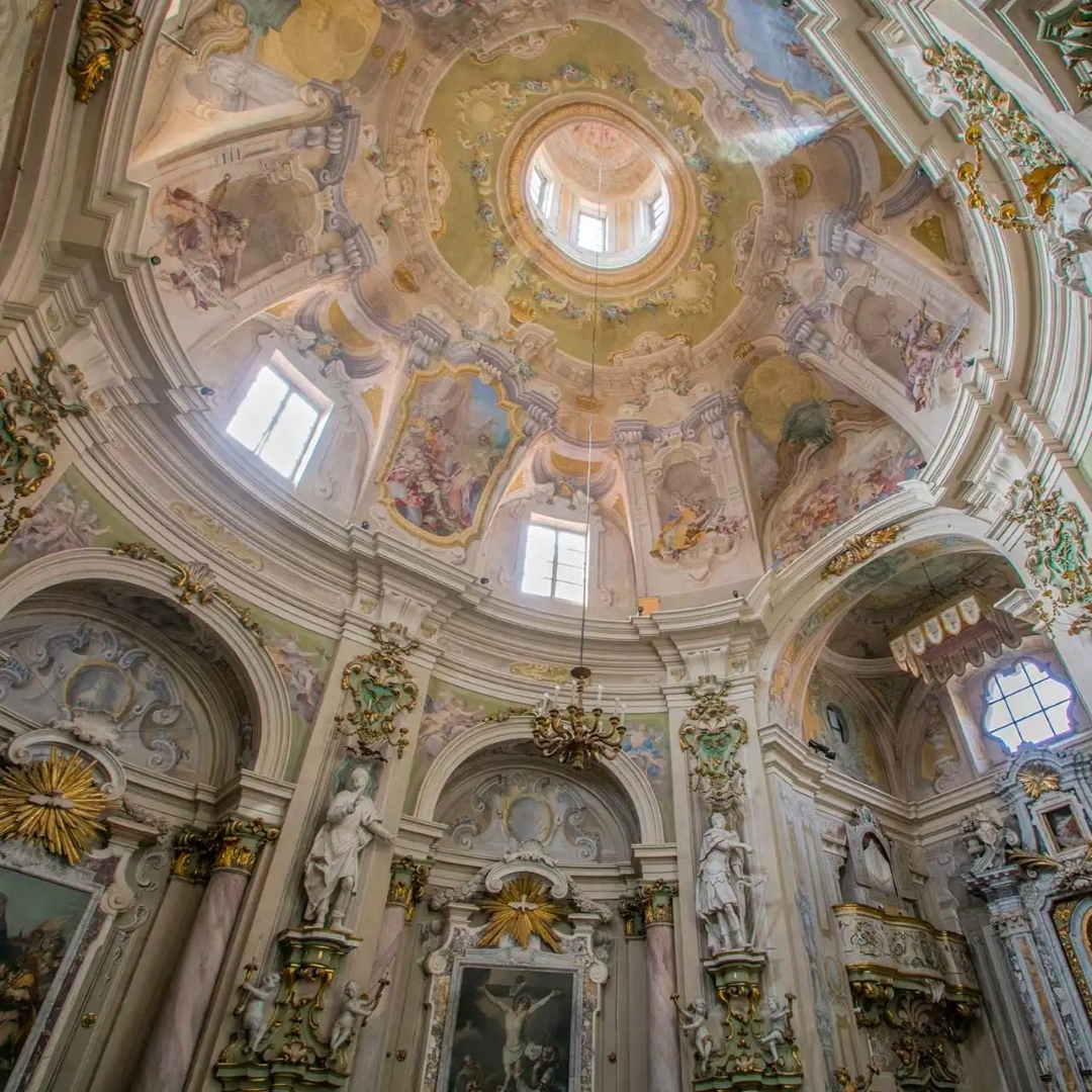 Due giornate di apertura straordinaria e visite guidate in palazzi privati, dimore storiche ed edifici religiosi riccamente affrescati e ammobiliati durante il Secolo d’oro dell’arte pontremolese.